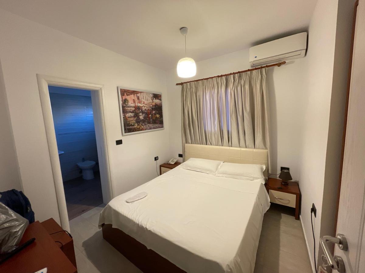 Vila Ada Hotel Tirana Ruang foto
